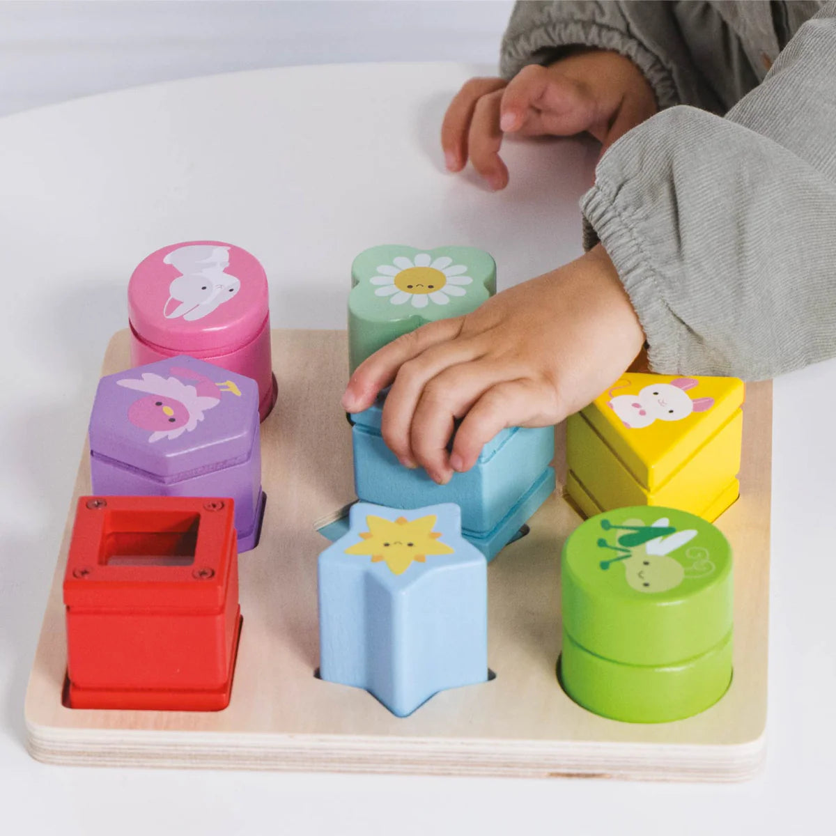 Le Toy Van PL089 Rainbow Sensory Shape Sorter Set